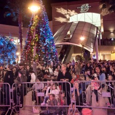 Santa Claus arrives at the Promenade Temecula 2015